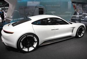 ปอร์เช่-แอสตันมาร์ตินเปิดแผนรถไฟฟ้า ลือสนั่นBMWส่งซี่รี่ส์3ขย้ำเทสลาโมเดล3