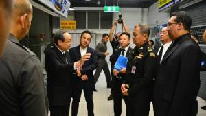 “สนธิรัตน์” ตรวจห้างพันธุ์ทิพย์ ประกาศไม่มีของปลอมวางขายแล้ว