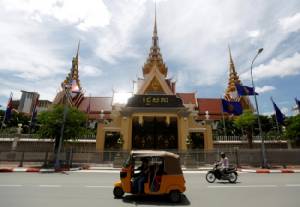เขมรผ่านกฎหมายตัดกำลังฝ่ายค้านอีกฉบับ ห้ามพรรคการเมืองเอี่ยวนักโทษต้องคดี