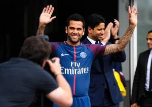 “อัลเวส” แซะ “เรือ” ชี้ไป PSG เพราะอยากได้ ชปล.