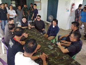 รวบ “บังฟัต” หน.ทีมฆ่ายกครัว 8 ศพ ชนวนเหตุจากแค้นถูกผู้ใหญ่บ้านขู่ฆ่า-ปมฟ้องร้องที่ดิน