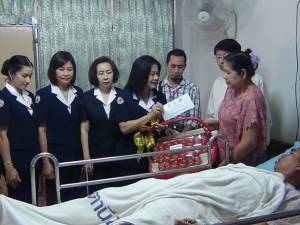 กาชาดปัตตานีเยียวยาราษฎรเหตุคนร้ายลอบกราดยิงบาดยิงเจ็บ 3 ราย