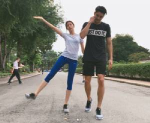 "เคน-เอสเธอร์" คู่รักสายสุขภาพ