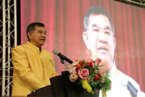 ศธ.สั่งทบทวนระเบียบการรับน้อง ลั่นทำผิดเจอลงโทษ ชี้สังคมรับไม่ได้ต้องแก้ไข