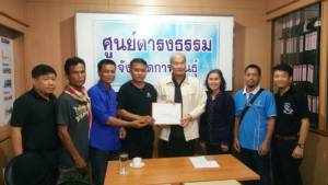 เครือข่ายประชาชนเมืองน้ำดำจี้นายกรัฐมนตรียุติแก้ กม.บัตรทอง