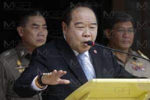 รบ.-คสช.ปัดห้าม ปชช.ให้กำลังใจ “ปู” แต่เตือนจัดมวลชนชุมนุมถือว่าผิด