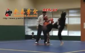 (คลิป) หลับสนิท "เด็กจีน" โชว์มวยไทยเตะคู่แข่งสลบคาสนาม