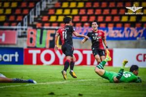 แข้งเทพ เปิดบ้านถล่ม เทโร 5-2 ขึ้นรองฝูง