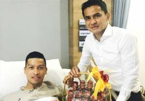 น่ารักน่าเอ็นดู! เพื่อนนักเตะร่วมอวยพร "ธนบูรณ์" หายเจ็บไวๆนะคนดี