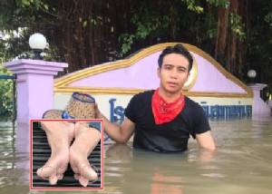 ใจนายได้! “ก้อง ห้วยไร่” เผยภาพเท้าที่เริ่มเปื่อย หลังลุยน้ำช่วยเหลือผู้ประสบภัยน้ำท่วม