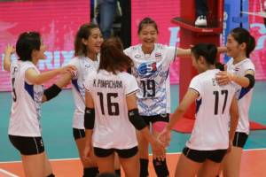 2 นักตบลูกยางสาวไทย โดนทำโทษ เหตุใส่ชุดไม่เหมือนเพื่อนร่วมทีม (มีคลิป)