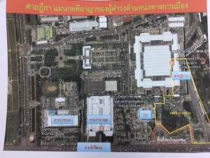 ตร.ระดมพลรับมือมวลชนแดงวันชี้ชะตา “ปู” คาดขนกันมาราว 3 พัน จัดเครื่องวอล์กทรูคัดกรองโดยรอบศาล