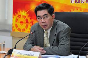 สศอ.ร่วม ม.หอการค้าไทย ชี้ไทยหลุดพ้นรายได้ปานกลาง 20 ปี ภาคอุตฯ โตไม่ต่ำกว่าร้อยละ 4.5 ต่อปี
