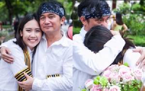 “ปู พงษ์สิทธิ์” น้ำตาคลอ ร่วมงานรับปริญญาลูกสาว