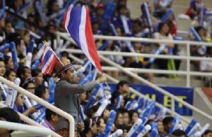 กองเชียร์วอลเลย์บอลไทยแห่เข้าสนาม พร้อมส่งแรงใจชนเกาหลีใต้