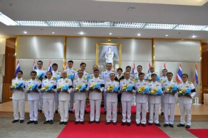 สุราษฎร์ฯ มอบสิ่งของพระราชทานแก่จิตอาสาเฉพาะกิจ