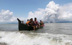เรือโรฮิงญาจากพม่าพลิกคว่ำก่อนถึงฝั่งบังกลาเทศดับอย่างน้อย 12 ราย