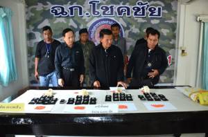ชุด “ฉก.โชคชัย” รวบพ่อค้ายาบ้า “แก๊งซอมบี้” ยึดของกลางได้กว่า 8 พันเม็ด