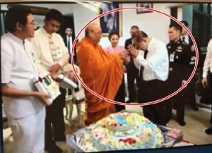 “ประวิตร” ปัดซี้เจ้าอาวาสวัดลาดแค อ้างไปทำบุญปกติ ไม่มีฝากหญิงเป็นทหาร