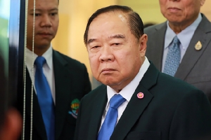 “ประวิตร” เบรกปลดล็อกการเมืองปีใหม่ ปัดจัดฉากจับอาวุธ ไม่รู้เลือกตั้งปีหน้าหรือไม่