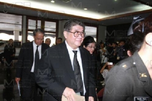 “ภูมิธรรม” หยันโละสมาชิกพรรคแค่ละครอีกฉาก ลั่นชาวบ้านไม่ได้โง่ ขู่วันโหวตจะแสดงบทเรียนให้พวกฝักใฝ่เผด็จการ