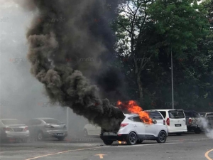 ระทึก! เกิดเหตุไฟไหม้รถยนต์นักท่องเที่ยวมาเลเซียคาด่านพรมแดนสะเดา