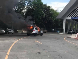 ระทึก! เกิดเหตุไฟไหม้รถยนต์นักท่องเที่ยวมาเลเซียคาด่านพรมแดนสะเดา