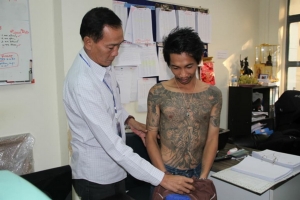 ขำไม่ออก! วิ่งราวทรัพย์นักศึกษา หวังประชดเมียหลังมีปากเสียง พบประวัติเคยติดคุกฆ่าคนตาย