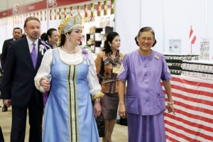 สมเด็จพระเทพรัตนราชสุดาฯ สยามบรมราชกุมารี เสด็จพระราชดำเนินทรงเปิด “งานออกร้านคณะภริยาทูต”