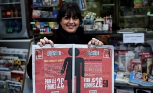 In Clips : อย่างงี้ก็มี!! รับวันสตรีโลก หนังสือพิมพ์ฝรั่งเศสเก็บค่าหนังสือพิมพ์เพิ่มจากผู้อ่านชาย