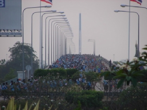 นักวิ่งทั่วไทยร่วมแข่ง “มุกดาหารฮาล์ฟมาราธอนฯ” ชมความงามธรรมชาติบนสะพานมิตรภาพแห่งที่ 2