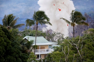 In Pics : ฮาวายเตือนภัยระดับ “สีแดง” หลังภูเขาไฟคิลาเวพ่นกลุ่มควันเถ้าถ่านรุนแรง