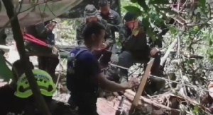 (ชมคลิป) ผบ.ตร.ลุยต่อนำตำรวจพลร่ม-ชุดกู้ภัย เจาะโพรงถ้ำหลวงนำ 13 หมูป่า กลับบ้าน