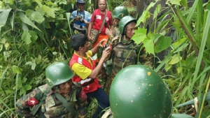 เผยภาพ “พม่า” ส่งทีมค้นหาโพรงถ้ำฝั่งท่าขี้เหล็ก