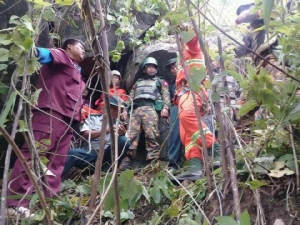 เผยภาพ “พม่า” ส่งทีมค้นหาโพรงถ้ำฝั่งท่าขี้เหล็ก