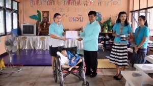 อุบลฯมอบรางวัลแม่ผู้เสียสละ เลี้ยงลูกพิการเพียงลำพังมากว่า 5 ปี