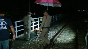 ม้าเหล็ก!! ทับร่างชายวัย 66 ปีดับ เชื่อเมาสุราเดินบนรางรถไฟจนถูกเฉี่ยวชน