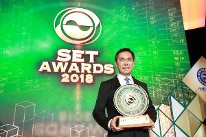 คุณปรีชาเอกคุณากูล กรรมการผู้จัดการใหญ่ และประธาน เจ้าหน้าที่บริหารของซีพีเอ็น รับรางวัล Best CEO Awards 2018 ใน งาน SET Awards 2018