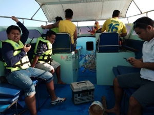 คลื่นซัดเรือประมงล่มกลางทะเลสมุย กู้ภัยเร่งช่วยเหลือลูกเรือ 4 ชีวิตปลอดภัย