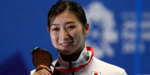 รัฐมนตรีญี่ปุ่นขอโทษ หลังบอกผิดหวังที่ “ตัวเก็งเหรียญทองโอลิมปิก” ล้มป่วย