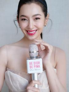 “เบลล่า” กระทบไหล่ “คาร่า” งาน Be Dior Be Pink in Korea