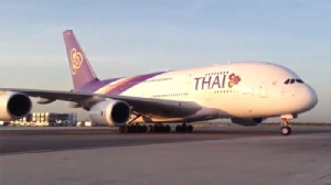 การบินไทยแจงไม่มีผู้โดยสารบนเครื่องขณะถูกรถขนอาหารชนในลานจอด “ชาร์ล เดอ โกล”