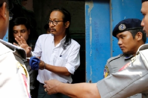 นักเคลื่อนไหวพม่ารวมตัวค้านทหารจับนักวิจารณ์ขึ้นศาล ร้อง ‘ซูจี’ ช่วยทำอะไรสักอย่าง