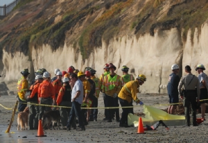 หน้าผาริมชายหาด ‘แคลิฟอร์เนีย’ พังถล่มทับนักท่องเที่ยวดับ 1 ศพ-เจ็บหลายราย