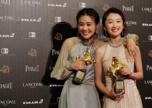 สองสาวจีนแผ่นดินใหญ่ที่คว้ารางวัลนักแสดงนำหญิงคู่กันจากหนังฮ่องกงเรื่อง Soul Mate เมื่อปีก่อน