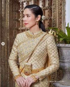ราศีเจ้าสาวจับ “โดนัท มนัสนันท์” สวมชุดไทยถ่ายแบบงดงามดุจนางในวรรณคดี