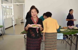 ส่วนราชการเมืองน้ำดำอนุรักษ์ไทย หิ้วตะกร้า นุ่งซิ่นถือปิ่นโตกินข้าวมื้อกลางวัน