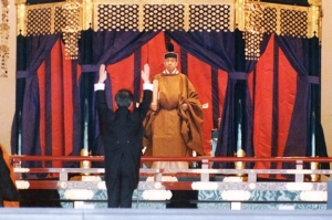 “บันไซ” กับจักรพรรดิญี่ปุ่นใต้รัฐธรรมนูญ