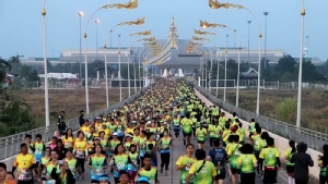 (ชมคลิป) นักวิ่งนับหมื่นร่วมวิ่งฉลอง 9 ปี สะพานไทย-ลาว แห่งที่ 3 นครพนม-คำม่วน