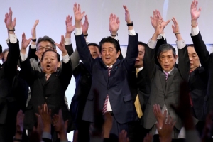 ‘อาเบะ’ ขึ้นแท่นนายกรัฐมนตรีญี่ปุ่นที่ครองตำแหน่งยาวนานที่สุด